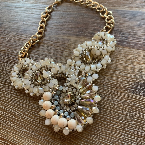 Beautiful Gold/Natural Toned Bib Necklace - Picture 5 of 8